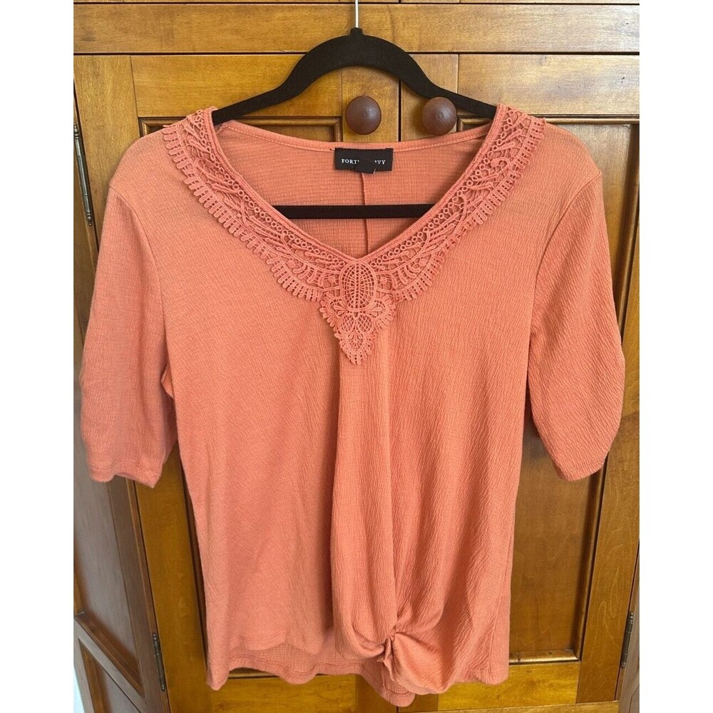 Fortune + Ivy Orange top with lace detail and Rouced Sleeves-Size Medium